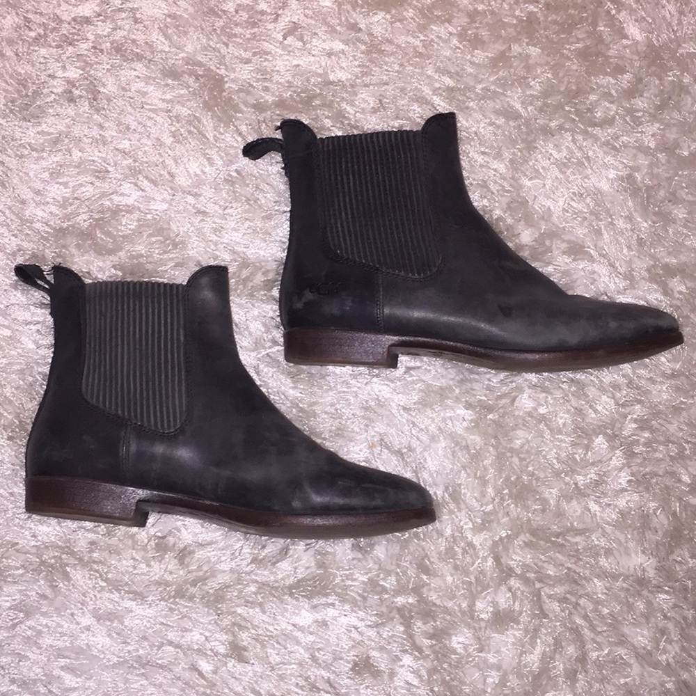 Women’s size 7 UGG booties